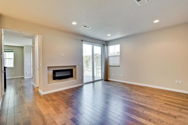 867 Maple Place, East Palo Alto CA: https://media.crmls.org/mediaz/4dc297c4-d315-489e-a4ed-a0771da109ac.jpg