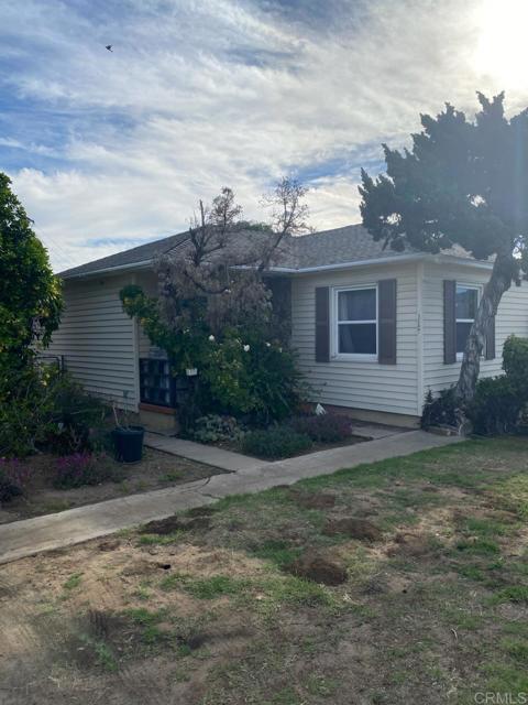 Detail Gallery Image 8 of 10 For 1945 Gateway Dr, San Diego,  CA 92105 - 4 Beds | 2 Baths