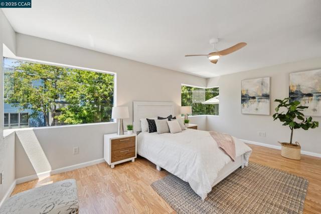 1017 45Th St, Emeryville CA: https://media.crmls.org/mediaz/4dc2d491-7fea-4171-913b-d3334c4e8489.jpg