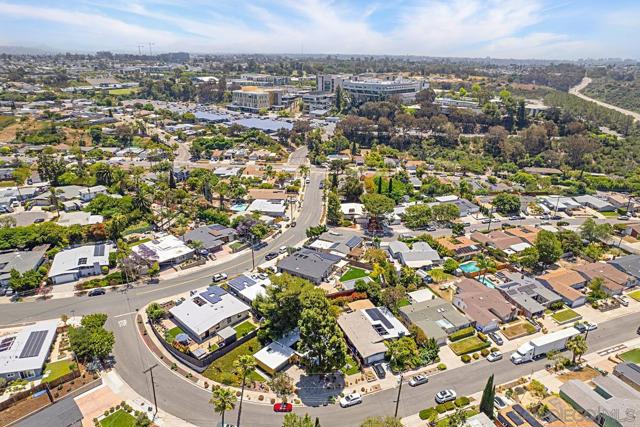 3455 Aldford Dr, San Diego CA: https://media.crmls.org/mediaz/4dc44151-3f3c-47e8-b636-de475e69acba.jpg