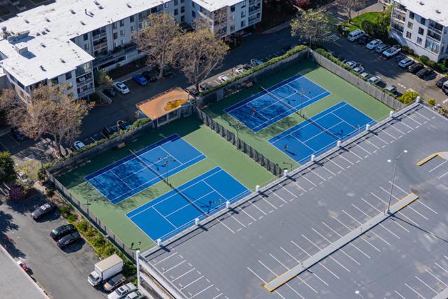 8 Commodore Drive, Emeryville CA: https://media.crmls.org/mediaz/4dc4a189-41ea-40b2-8027-4610938a12ca.jpg