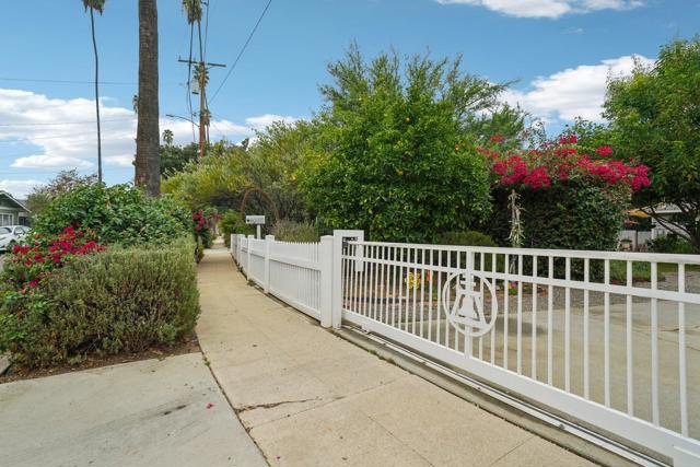 4151 Homewood Court, Riverside CA: https://media.crmls.org/mediaz/4dc55edf-acc2-480d-8fda-e3c463efeda0.jpg