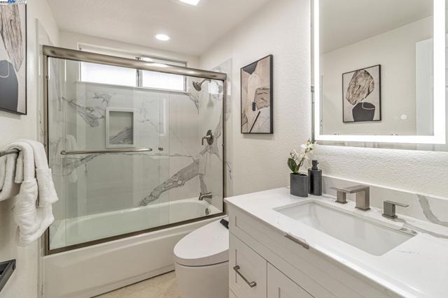 19052 Mount Lassen Drive, Castro Valley CA: https://media.crmls.org/mediaz/4dc57a85-4140-404f-a599-ff8ffd2399a1.jpg