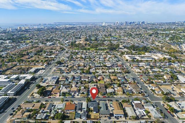 745 West St, San Diego CA: https://media.crmls.org/mediaz/4dc5f877-6f83-45a4-b289-a3e6d00ff537.jpg
