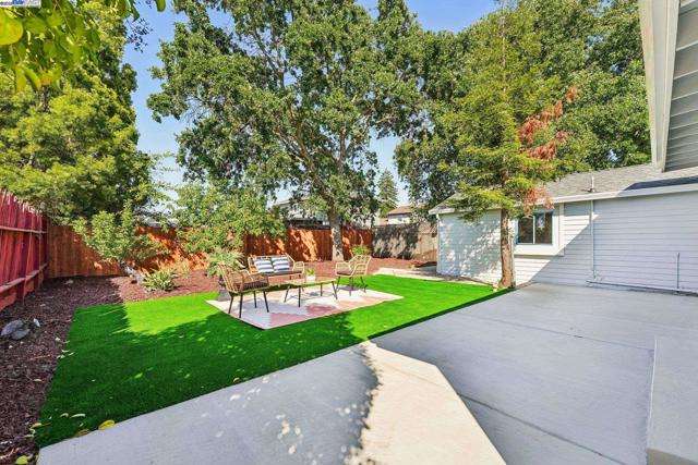 431 Alameda De Las Pulgas, Redwood City CA: https://media.crmls.org/mediaz/4dc6116c-e9dc-436e-9f19-02efcd224995.jpg