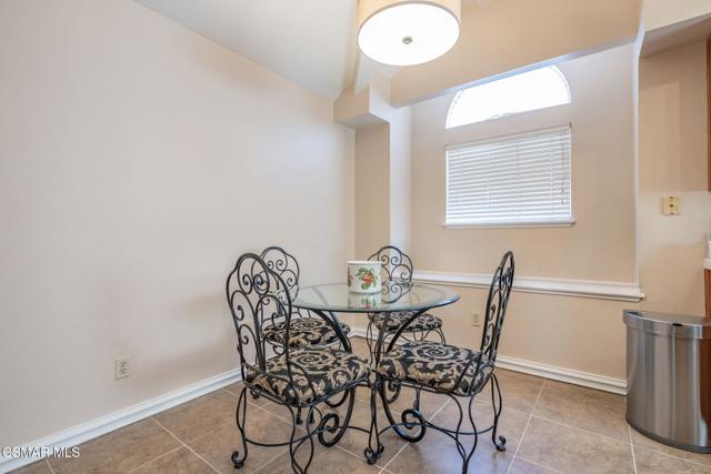 271 Augustine Way, Simi Valley CA: https://media.crmls.org/mediaz/4dc64364-8b8c-457d-9deb-3bec041f74a5.jpg