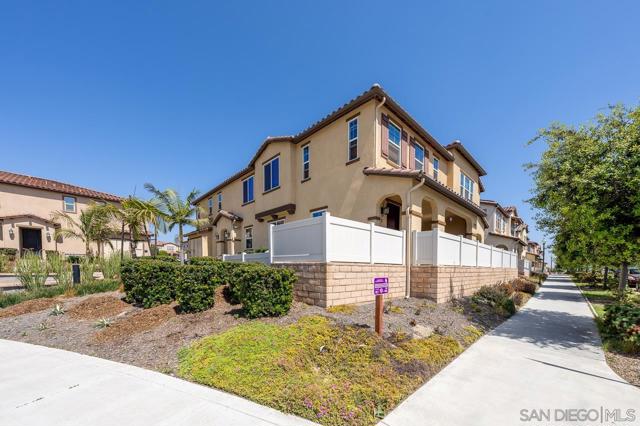 1709 Santa Carolina, Chula Vista CA: https://media.crmls.org/mediaz/4dc64d5c-b398-4295-8bbb-b76ebf3d0687.jpg