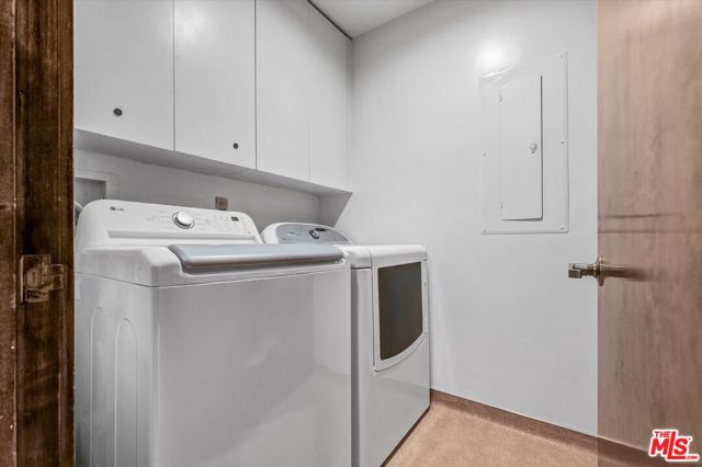 300 N Swall Drive, Beverly Hills CA: https://media.crmls.org/mediaz/4dc6b964-e83b-4658-af7d-da02d1349eb9.jpg