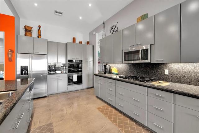 39061 Bel Air Drive, Cathedral City CA: https://media.crmls.org/mediaz/4dc6d92b-89a9-41c6-9f9a-be583304abd1.jpg