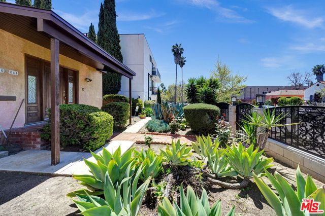844 N Poinsettia Place, Los Angeles CA: https://media.crmls.org/mediaz/4dc6dbf6-ded4-469a-a395-56008b8ab442.jpg
