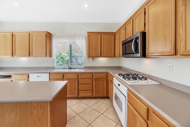 29213 Broken Arrow, Murrieta CA: https://media.crmls.org/mediaz/4dc702a4-58cf-49f9-b60f-1bc79ba63213.jpg