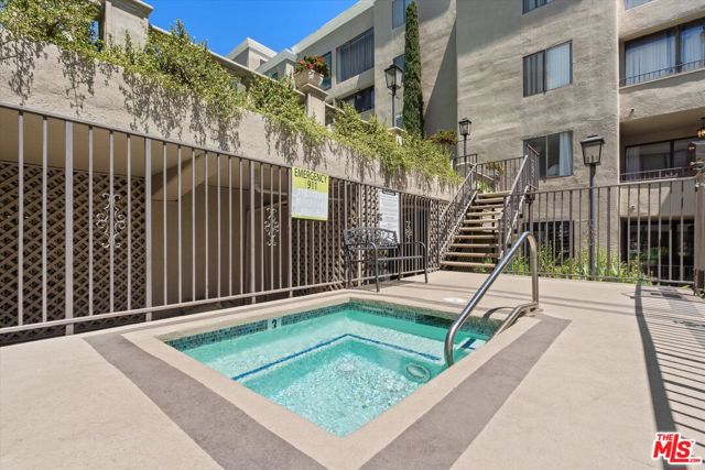 8455 Fountain Avenue, West Hollywood CA: https://media.crmls.org/mediaz/4dc702e0-4241-451f-be8f-4e15edf69284.jpg