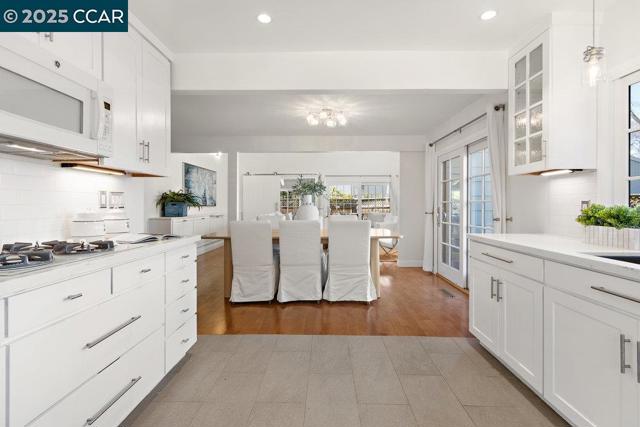 1716 Saint Andrews Drive, Moraga CA: https://media.crmls.org/mediaz/4dc76528-7062-440d-8f39-beb64e0ef9aa.jpg