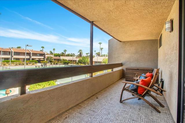 355 N Avenida Caballeros, Palm Springs CA: https://media.crmls.org/mediaz/4dc781a2-5c4f-4a57-903c-4c4c6d0ef991.jpg