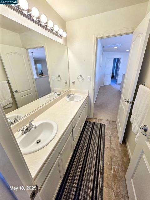 881 Meadow View Dr, Richmond CA: https://media.crmls.org/mediaz/4dc81bd5-5454-4867-98f0-2b9a0feaf042.jpg