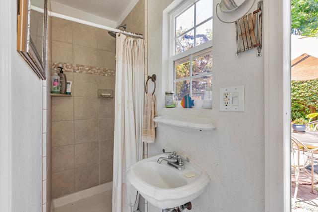 484 E Evelyn Avenue, Sunnyvale CA: https://media.crmls.org/mediaz/4dc84fab-e4ef-49f3-bc5f-92af4b4ce16a.jpg