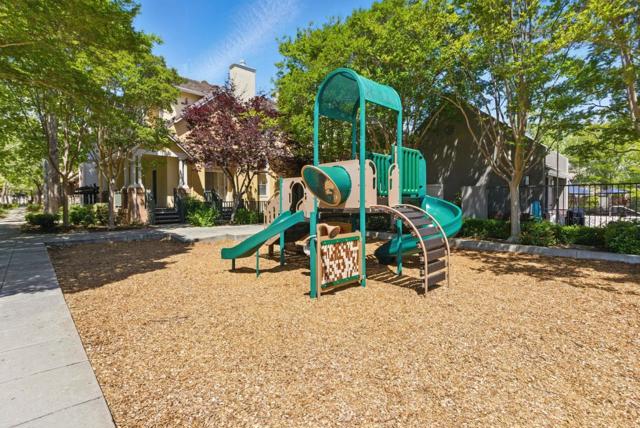 353 Whisman Station Drive, Mountain View CA: https://media.crmls.org/mediaz/4dc88661-80eb-43da-9f22-e06121c1c9e7.jpg