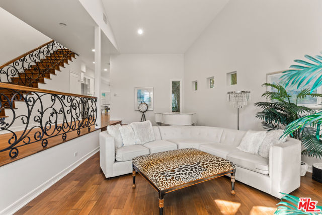 7354 Trask Avenue, Playa del Rey CA: https://media.crmls.org/mediaz/4dc96e46-5afd-4b58-9603-0af111581068.jpg