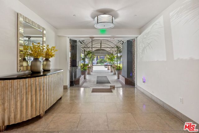 1440 Veteran Avenue, Los Angeles CA: https://media.crmls.org/mediaz/4dc9a6b0-c79c-4928-b827-83ff7ed9ae13.jpg