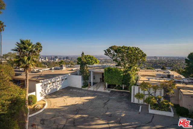 780 Linda Flora Drive, Los Angeles, California 90049, 4 Bedrooms Bedrooms, ,6 BathroomsBathrooms,Single Family Residence,For Sale,Linda Flora,24446429