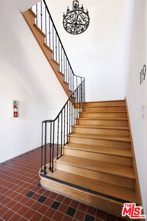 https://media.crmls.org/mediaz/4dc9f733-2f80-4830-ba4f-7437611d3f70.jpg?preset=X-Large