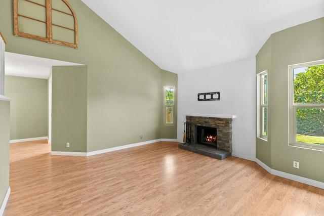 Detail Gallery Image 6 of 35 For 2425 Hawthorn Glen, Escondido,  CA 92027 - 3 Beds | 2 Baths