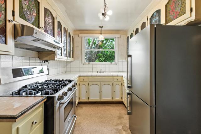 235 Alto Loma, Millbrae CA: https://media.crmls.org/mediaz/4dca3f79-81e8-49fb-b00c-2ba769556f19.jpg