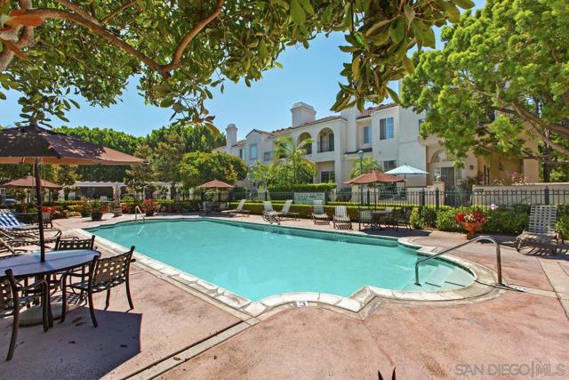 5125 Renaissance Ave, San Diego CA: https://media.crmls.org/mediaz/4dca5caa-f313-422c-bc0b-d0f93cfc7185.jpg