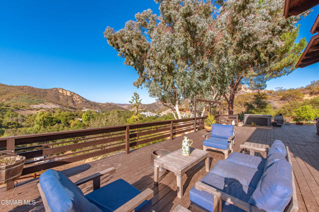 356 E Carlisle Road, Thousand Oaks CA: https://media.crmls.org/mediaz/4dcad644-2d45-4b56-9e5e-7300c12db48e.jpg