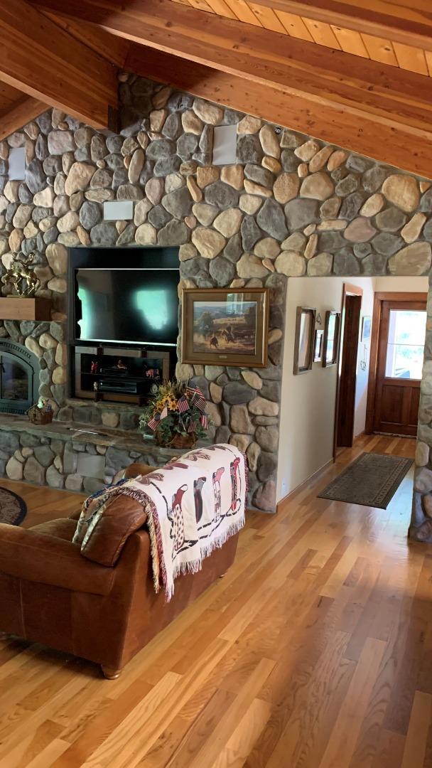 21050 Uvas Road, Morgan Hill CA: https://media.crmls.org/mediaz/4dcb01f6-c643-456f-b0c8-48f423171e7e.jpg