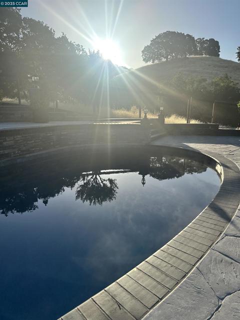 1883 Piedras Cir, Alamo CA: https://media.crmls.org/mediaz/4dcb0264-0bb3-4a3a-81f9-31328922bd74.jpg