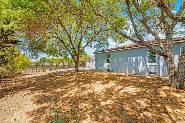 2530 Pruett Dr, Vista CA: https://media.crmls.org/mediaz/4dcb27c6-b57b-4a30-ae25-830ee81efc49.jpg