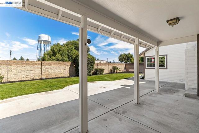 27000 S Hillview St, Tracy CA: https://media.crmls.org/mediaz/4dcb83b6-4a9f-482f-861b-2f41ab7260c5.jpg