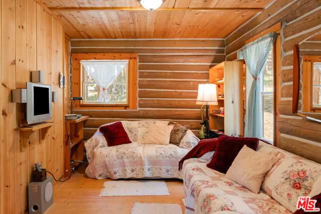 15050 Scott Bar Mountain Lookout Road, Fort Jones CA: https://media.crmls.org/mediaz/4dcba5c6-3be3-434f-8001-e97d88a82717.jpg