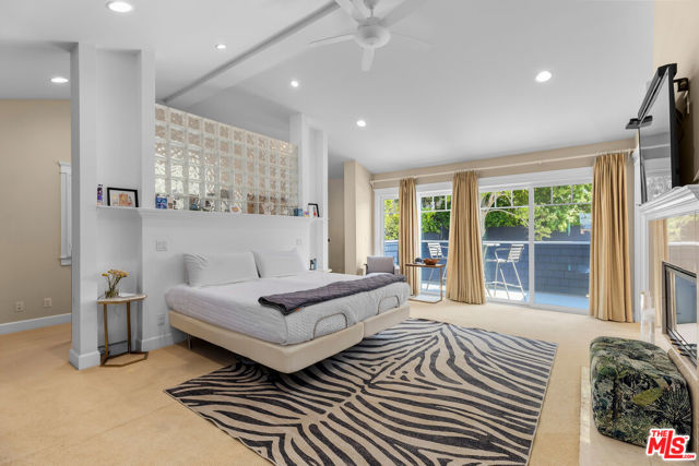 1712 CURTIS Avenue, Manhattan Beach CA: https://media.crmls.org/mediaz/4dcbb9ec-8f87-4f88-b2db-b57c8bd81f48.jpg