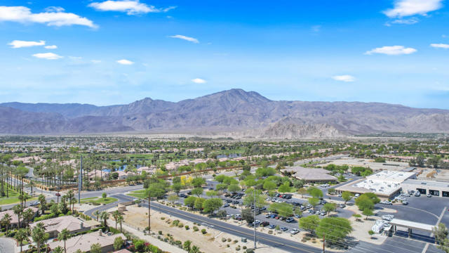 57730 Cantata Drive, La Quinta CA: https://media.crmls.org/mediaz/4dcc0f89-aff7-4b56-a1c7-cc8c5b483df5.jpg