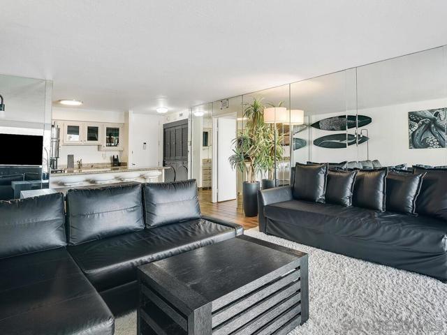 1830 Avenida Del Mundo, Coronado CA: https://media.crmls.org/mediaz/4dcc1023-fe55-4c5b-b7ab-77d3ae71b354.jpg