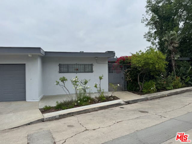 2266 Ronda Vista Drive, Los Angeles CA: https://media.crmls.org/mediaz/4dcc5b76-7b67-4304-9c89-d415bcb71609.jpg