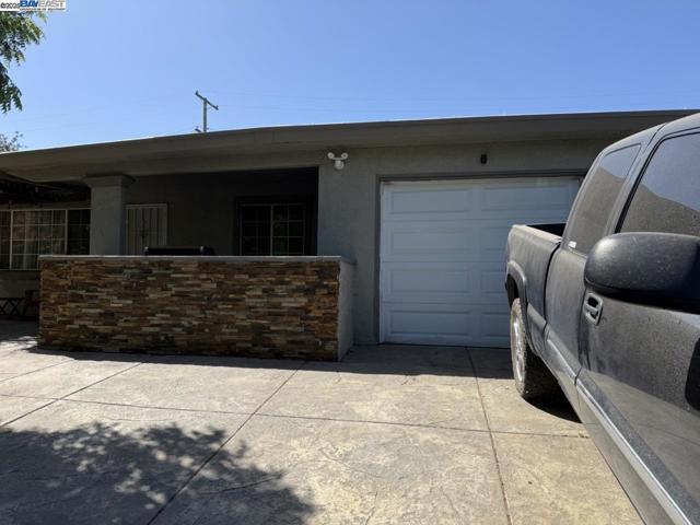 414 W 4Th St, Stockton CA: https://media.crmls.org/mediaz/4dcc664a-c5e7-4bec-912a-844e0d3cee34.jpg