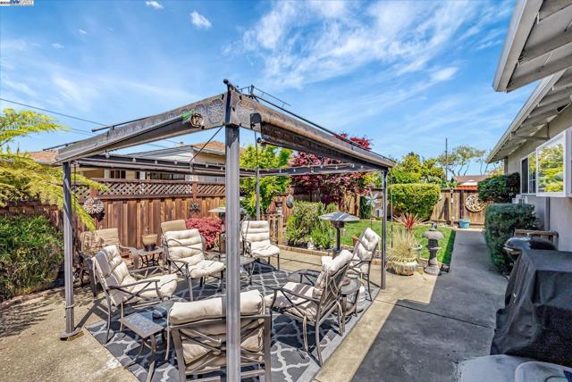 2683 Cryer St, Hayward CA: https://media.crmls.org/mediaz/4dcc737e-9de2-48dc-824b-9167aa78ccc6.jpg
