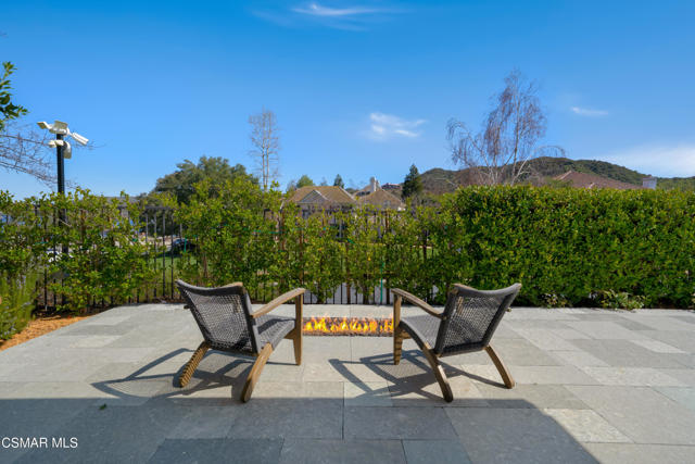 2160 Marshbrook Road, Thousand Oaks CA: https://media.crmls.org/mediaz/4dccc080-99e4-425f-9990-00eb5847ec8a.jpg