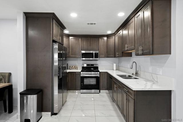619 Dorothy St, El Cajon CA: https://media.crmls.org/mediaz/4dcd5112-8652-4367-85e3-ed3071d39cd3.jpg