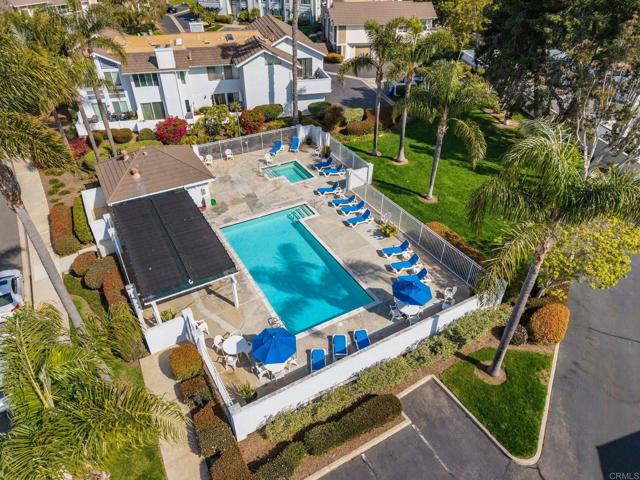 6887 Carnation Drive, Carlsbad CA: https://media.crmls.org/mediaz/4dceaaa4-f9b4-410b-b128-0c2d4c7e9f68.jpg