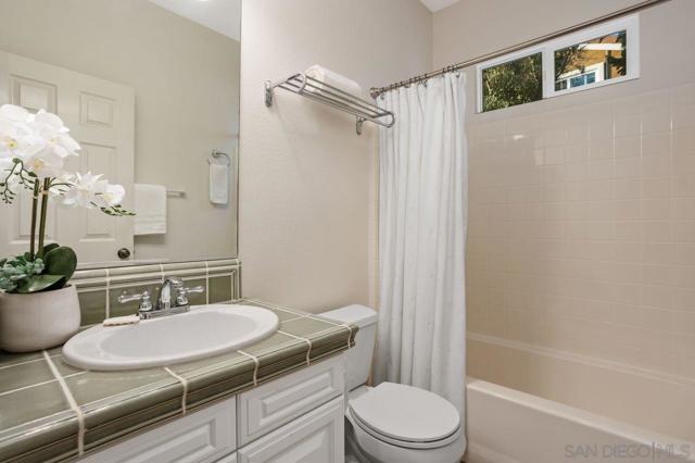 914 Lantana Ct, San Marcos CA: https://media.crmls.org/mediaz/4dced460-94aa-4619-a4ff-a8f3b3820992.jpg