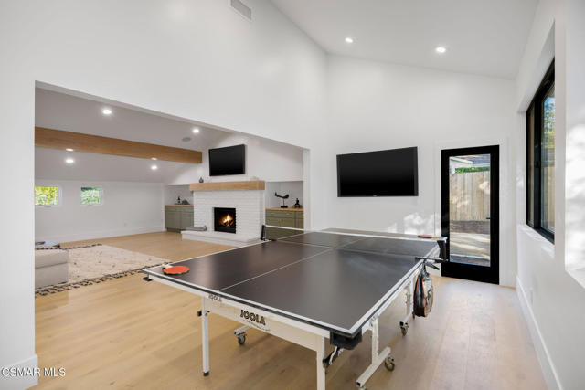 1324 La Granada Drive, Thousand Oaks CA: https://media.crmls.org/mediaz/4dcef589-06a8-415f-b127-415041ef27f1.jpg