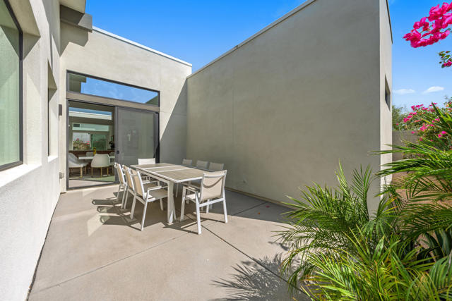 781 Fountain Drive, Palm Springs CA: https://media.crmls.org/mediaz/4dcf4576-d1c5-4c2a-9a26-f0485c7f4901.jpg