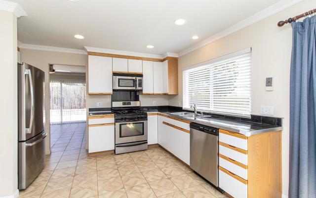 Detail Gallery Image 8 of 32 For 5402 Old Ranch Rd, Oceanside,  CA 92057 - 3 Beds | 2 Baths