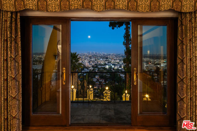 2200 Maravilla Drive, Los Angeles CA: https://media.crmls.org/mediaz/4dcf84c9-f994-41a1-ba47-99a346b84e42.jpg