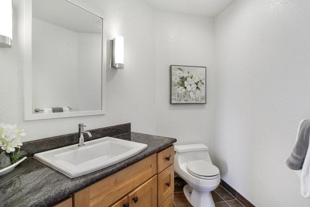 415 Golden Oak Drive, Portola Valley CA: https://media.crmls.org/mediaz/4dcfcba8-1cf9-412b-bef4-89873bbc858d.jpg