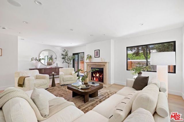 2716 Laurel Pass / Bypass, Los Angeles CA: https://media.crmls.org/mediaz/4dd0043f-790b-470d-ac32-b845e8aa1121.jpg